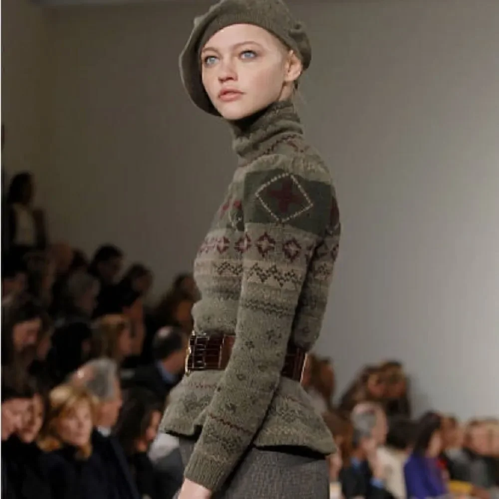 *Vintage Fall 2006 Runway Collection Brown Alligator Brass Buckle Contour Belt - Picture 10 of 16